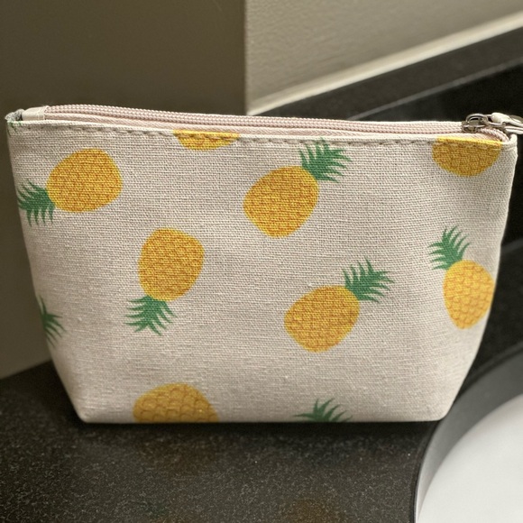 Riah Accessories - Riah Pineapple Makeup Toiletries Bag